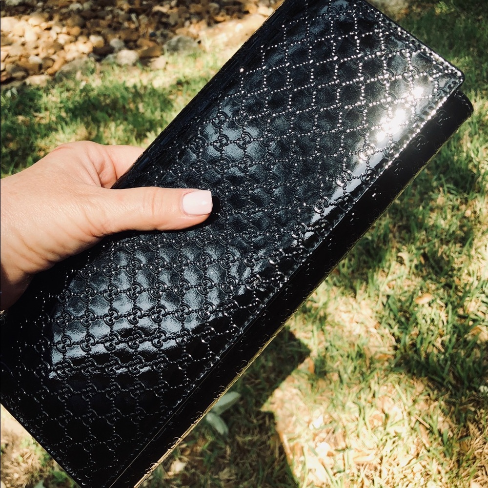 Gucci Microguccissima Patent Leather Clutch ♥️